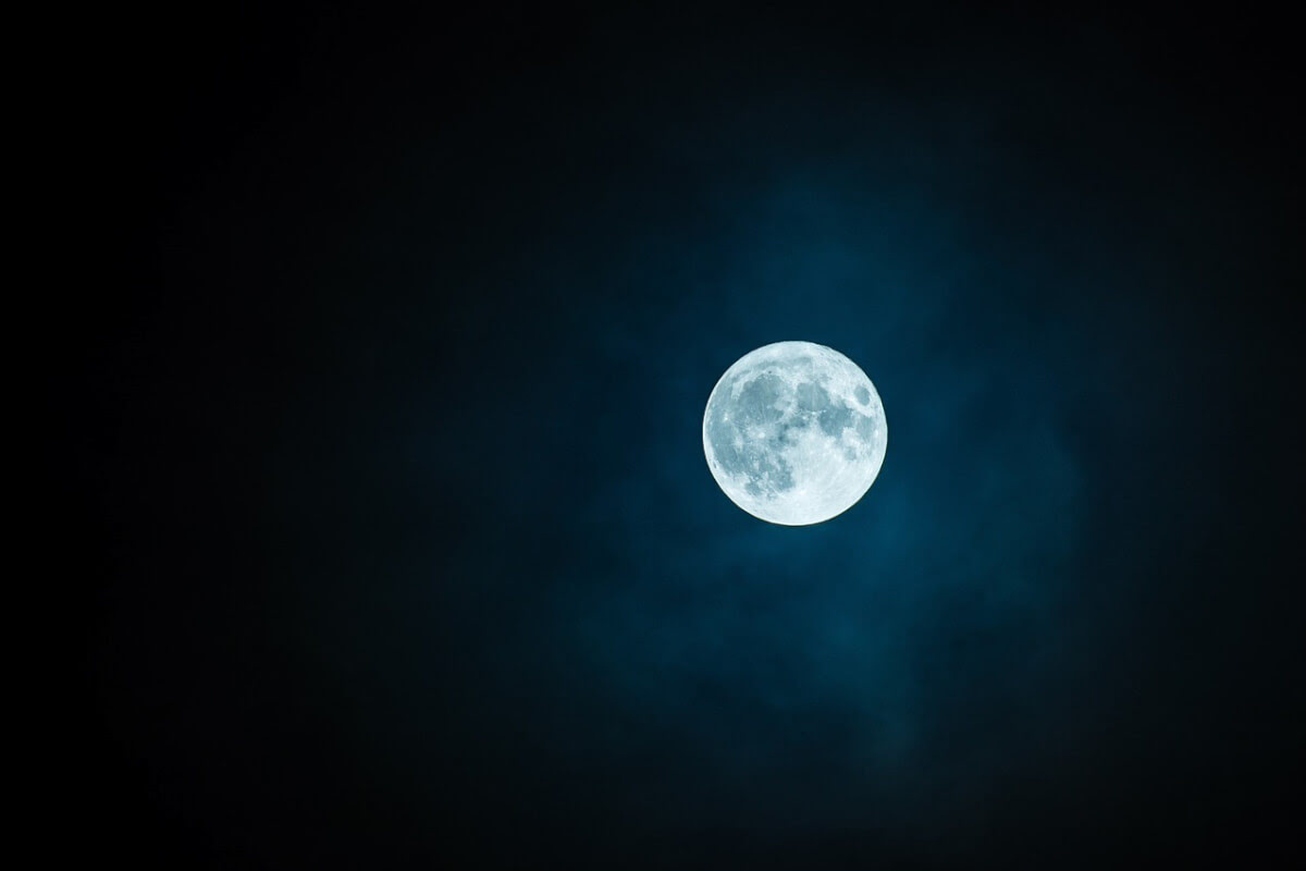 dreams of a full moon meaning